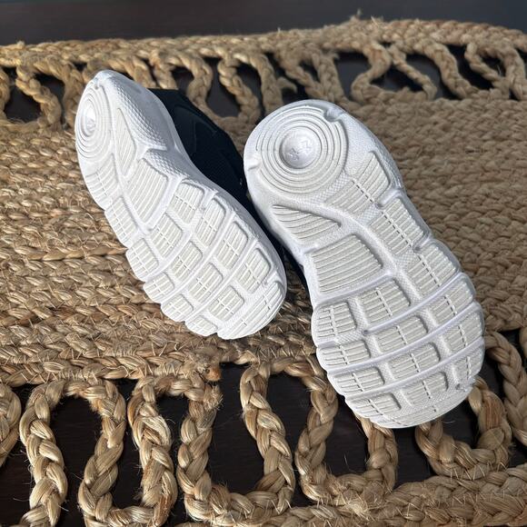 Under Armour Infant Sneakers Size 6K Boys Black Hook & Loop Strap Shoes - Picture 6 of 7